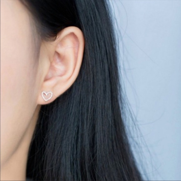 💗Silver Textured Heart Earrings 💗 - Picture 3 of 4